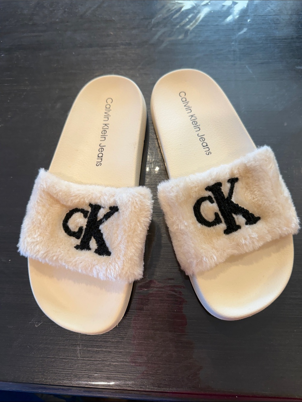 Calvin Klein Jeans Kids Cream Fuzzy CK Logo Slide Sandals